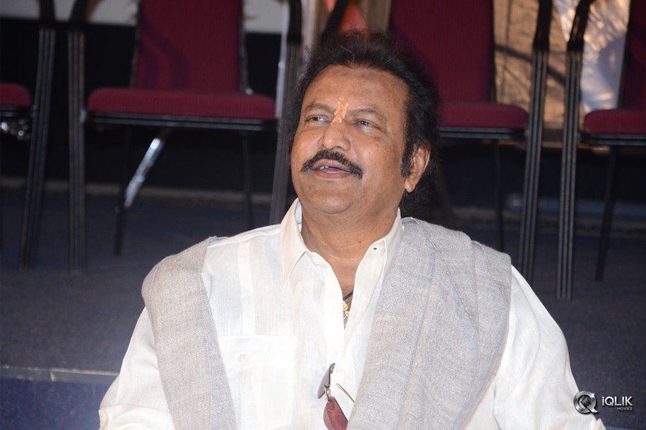 Gayatri-Movie-Pressmeet-Stills